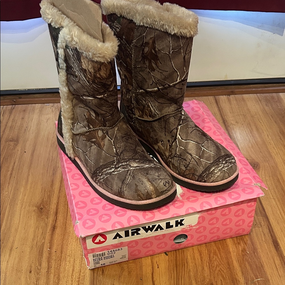 Airwalk Women's Brown Camouflage Winter Boots